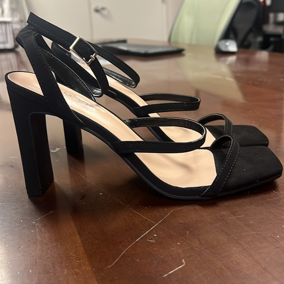NEW Top Moda Sandals Womens Size 8 black Square Toe Ankle Strap Chunky Heels - Picture 2 of 5